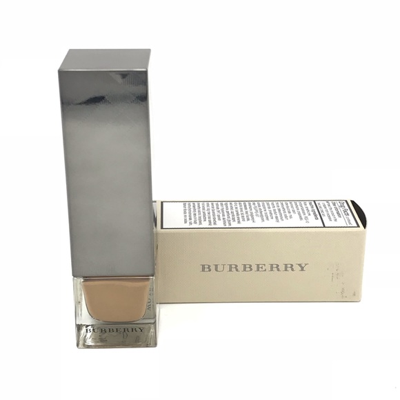 Burberry Other - 🆕 Burberry Camel No 42 Fresh Glow Foundation